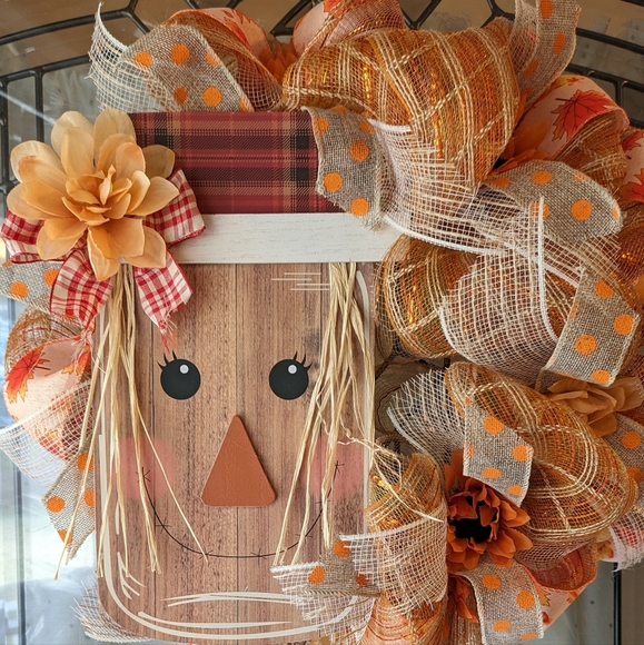 Pretty Betty Scarecrow Wreath - Picture 11 of 14